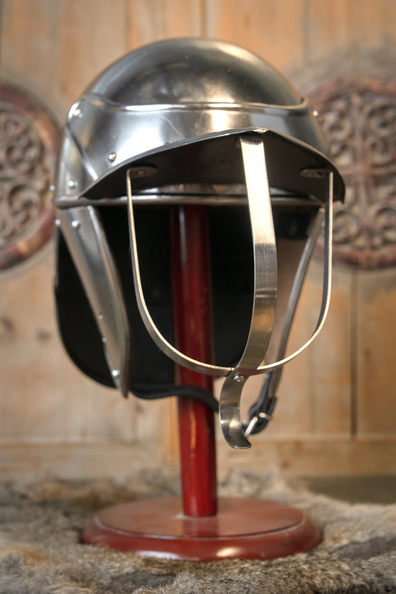 17th century lobster-tailed pot helmet, 1–1.2 mm