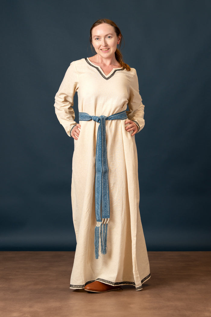 Early medieval dress Aelswith, natural