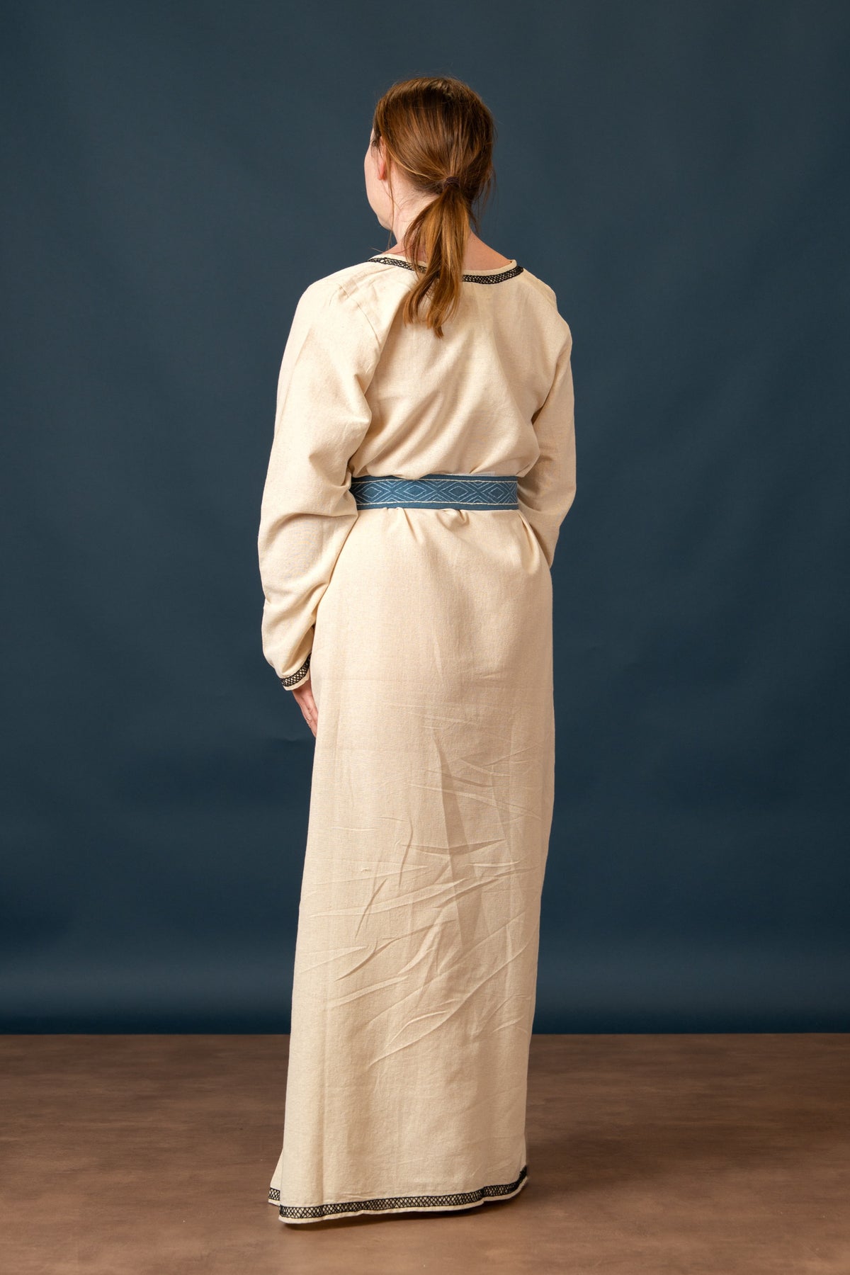 Early medieval dress Aelswith, natural