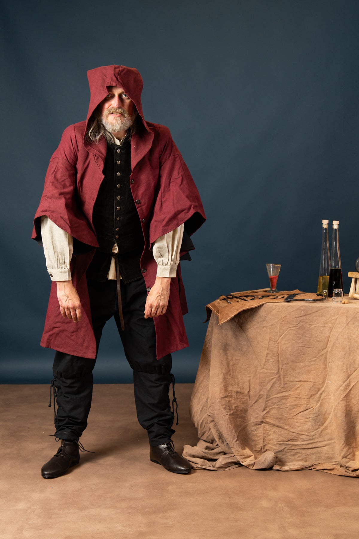 Schaube with hood, burgundyblack