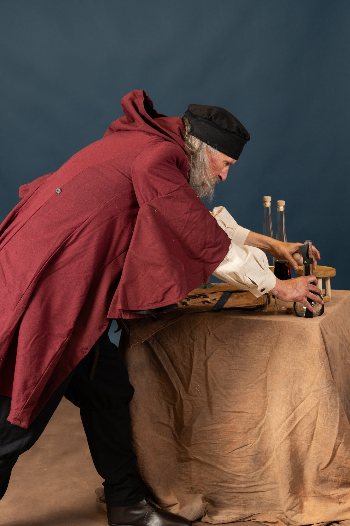 Schaube with hood, burgundyblack