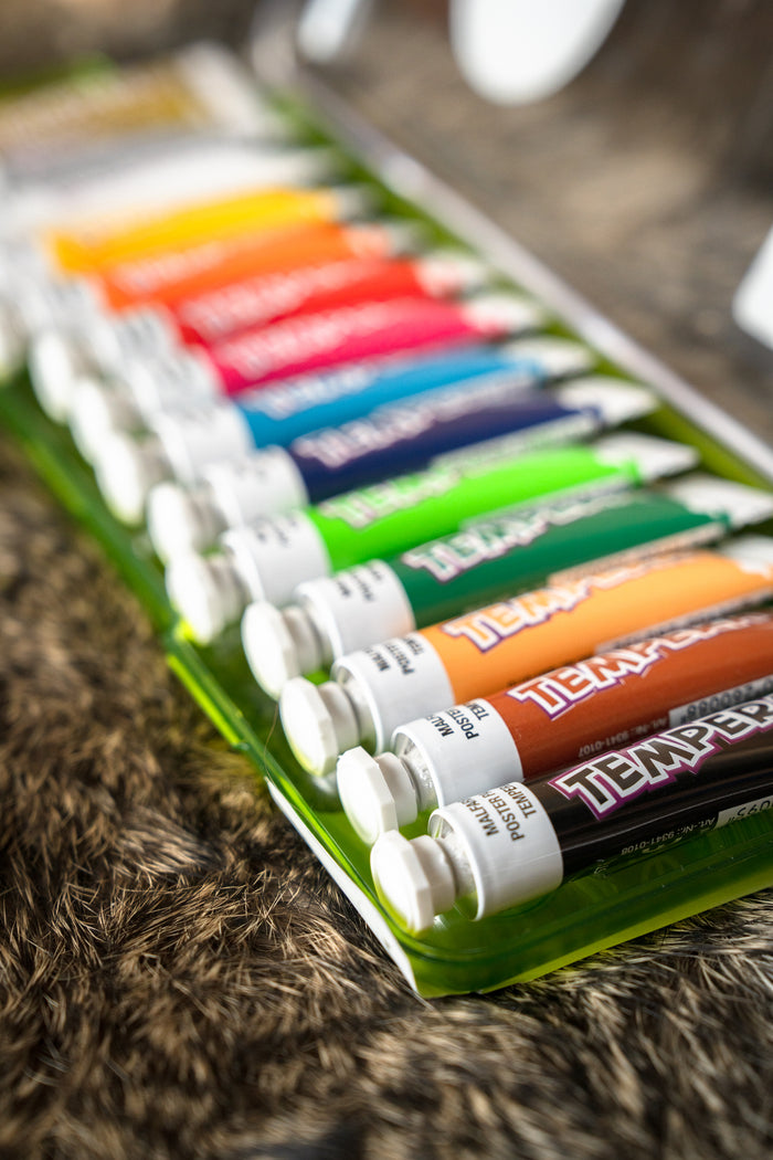 Tempera paint set