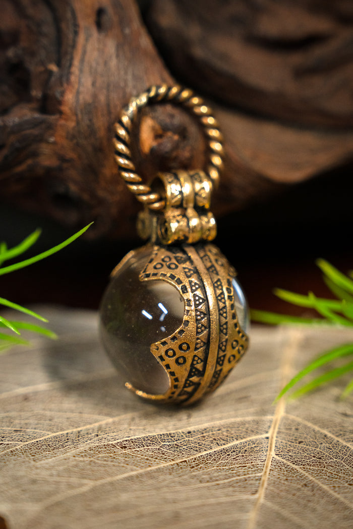 Viking völva mountain crystal amulet Gotland, S, bronze