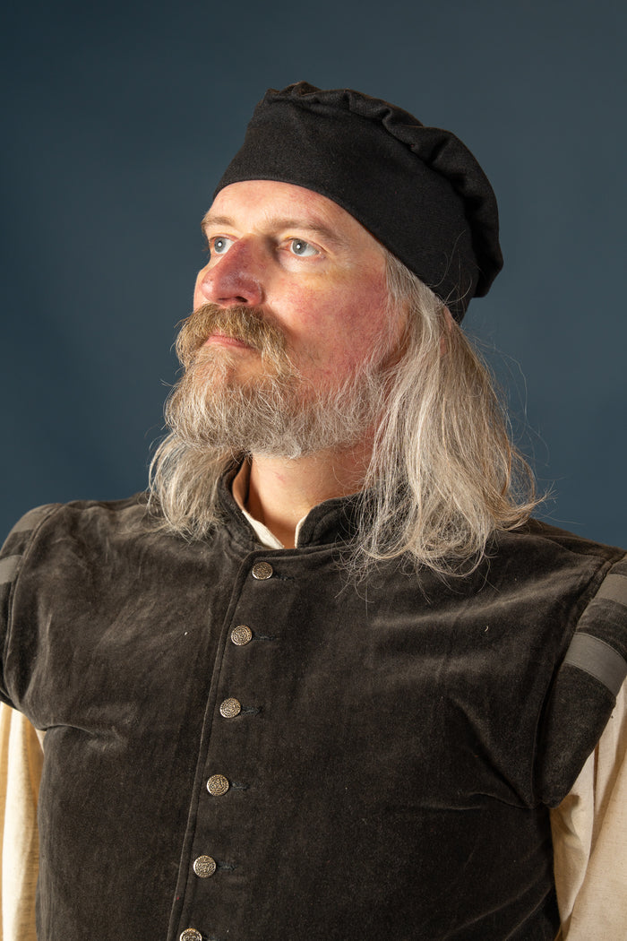Late medieval cap Armin, black, wool blend