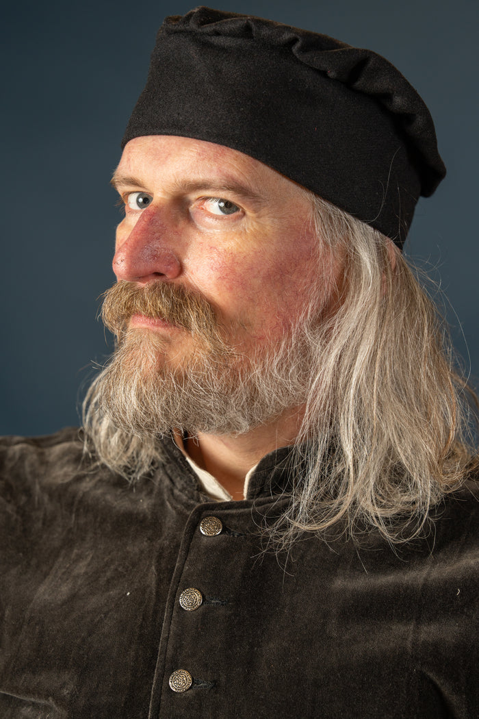 Late medieval cap Armin, black, wool blend