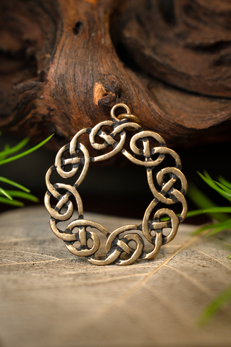 Amulet med keltisk krans, bronze