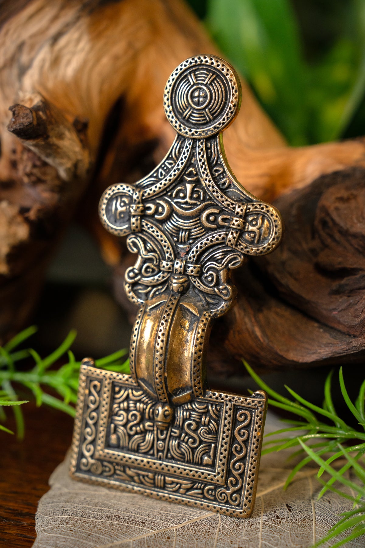 Anglo-Saxon crossbow fibula Isle of Wight, bronze