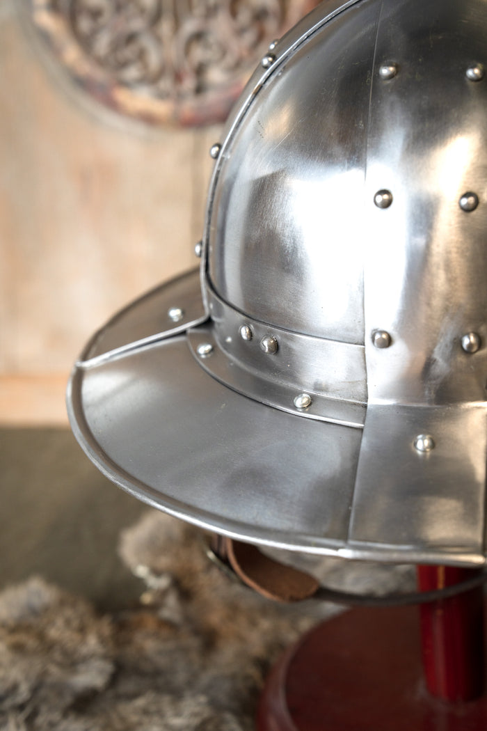 Crusader cauldron hat with straps, 1.6 mm (battle-ready)