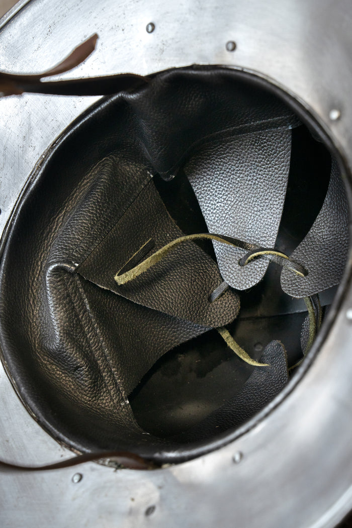 Crusader cauldron hat with straps, 1.6 mm (battle-ready)