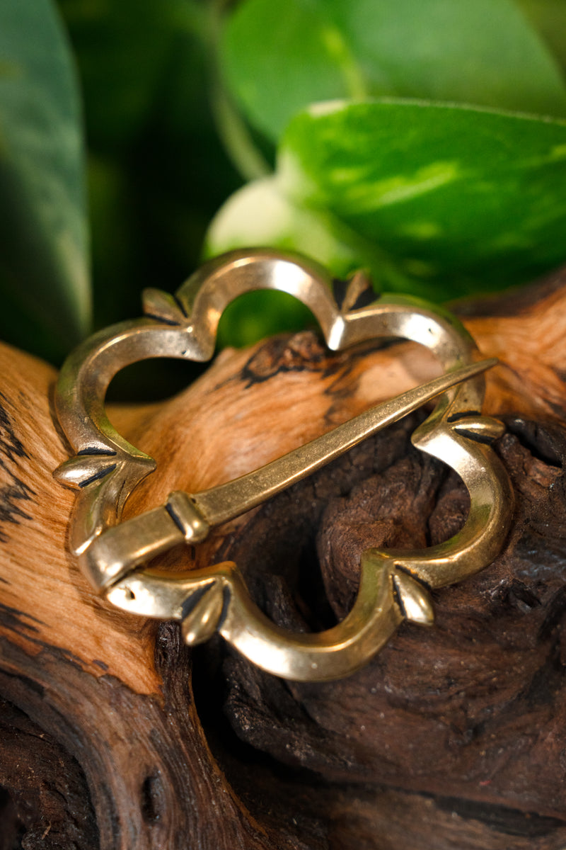 Spilla gotica del XIV secolo, bronzo