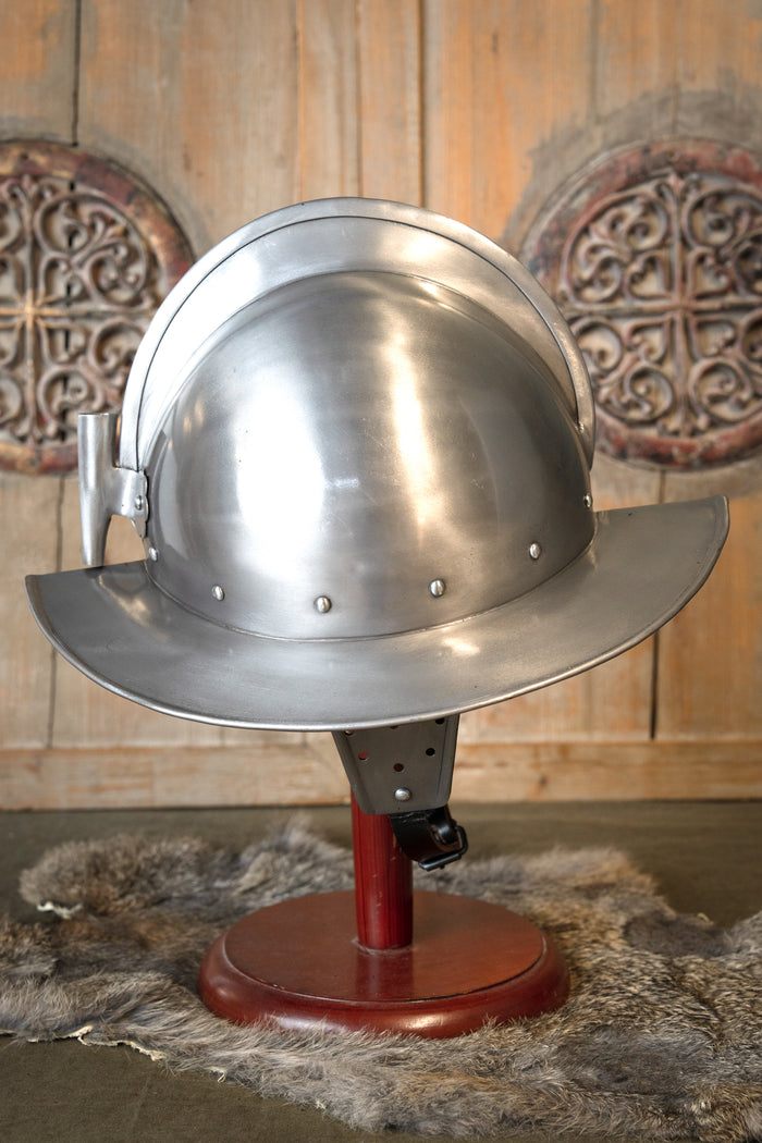 Morion with plume holder, 1–1.2 mm