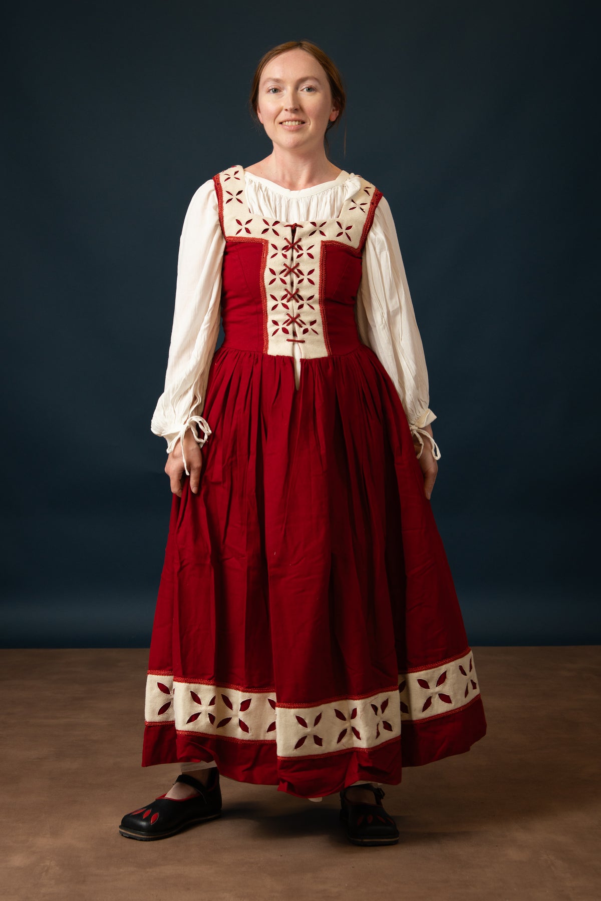 Landsknecht Kampfraudress Hannah, kirtle, wool, red-white