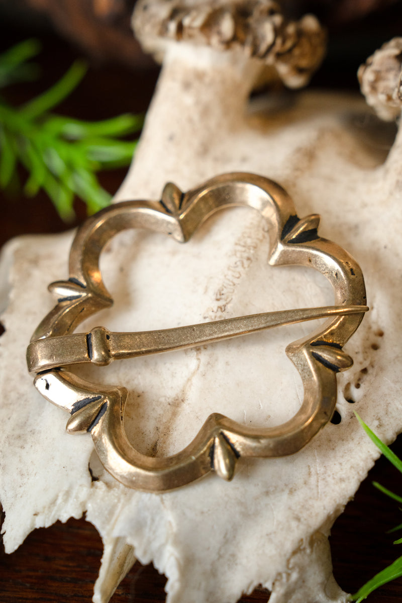 Gotische Brosche des 14. Jahrhunderts, Bronze