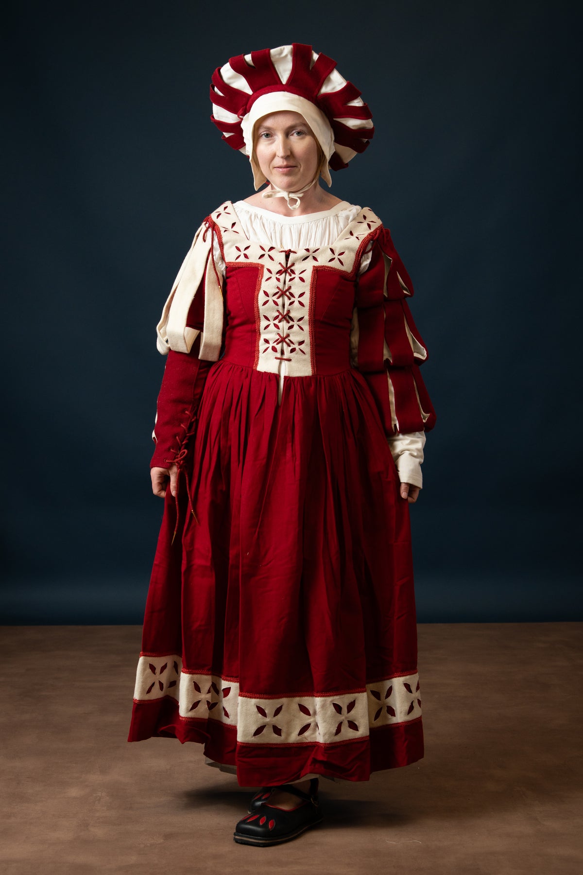 Detachable Sleeve Bloom, wool blend, red-white