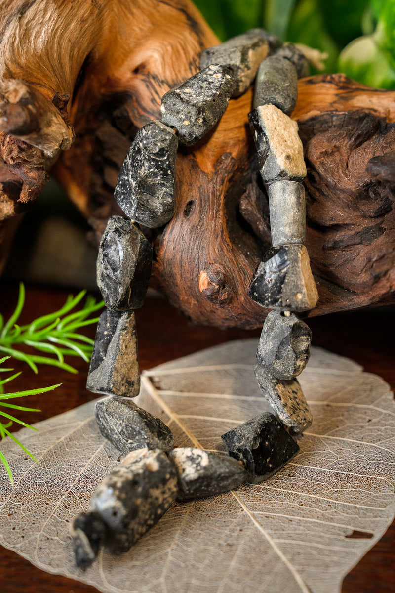 Naszyjnik wikiński z paciorków szklanych, 25 paciorków