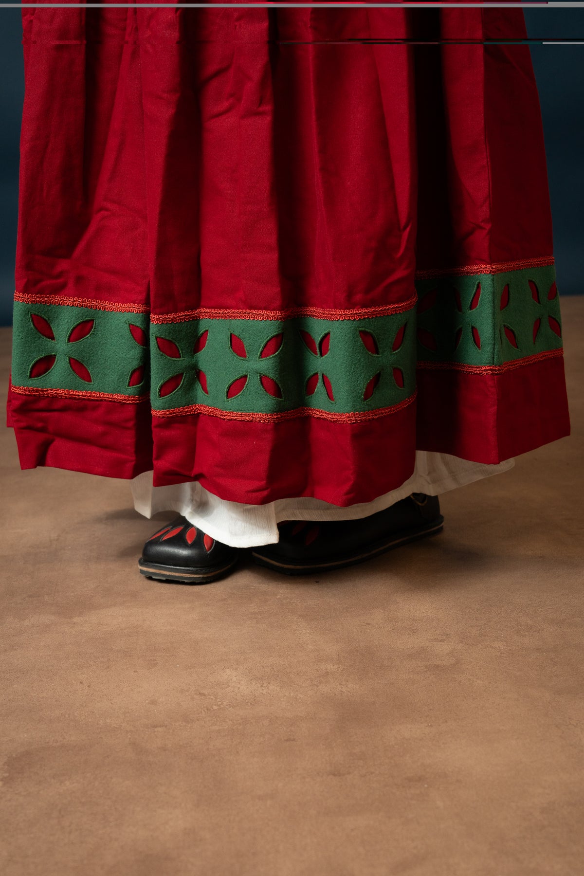 Landsknecht Kampfraudress Hannah, kirtle, wool, green-red