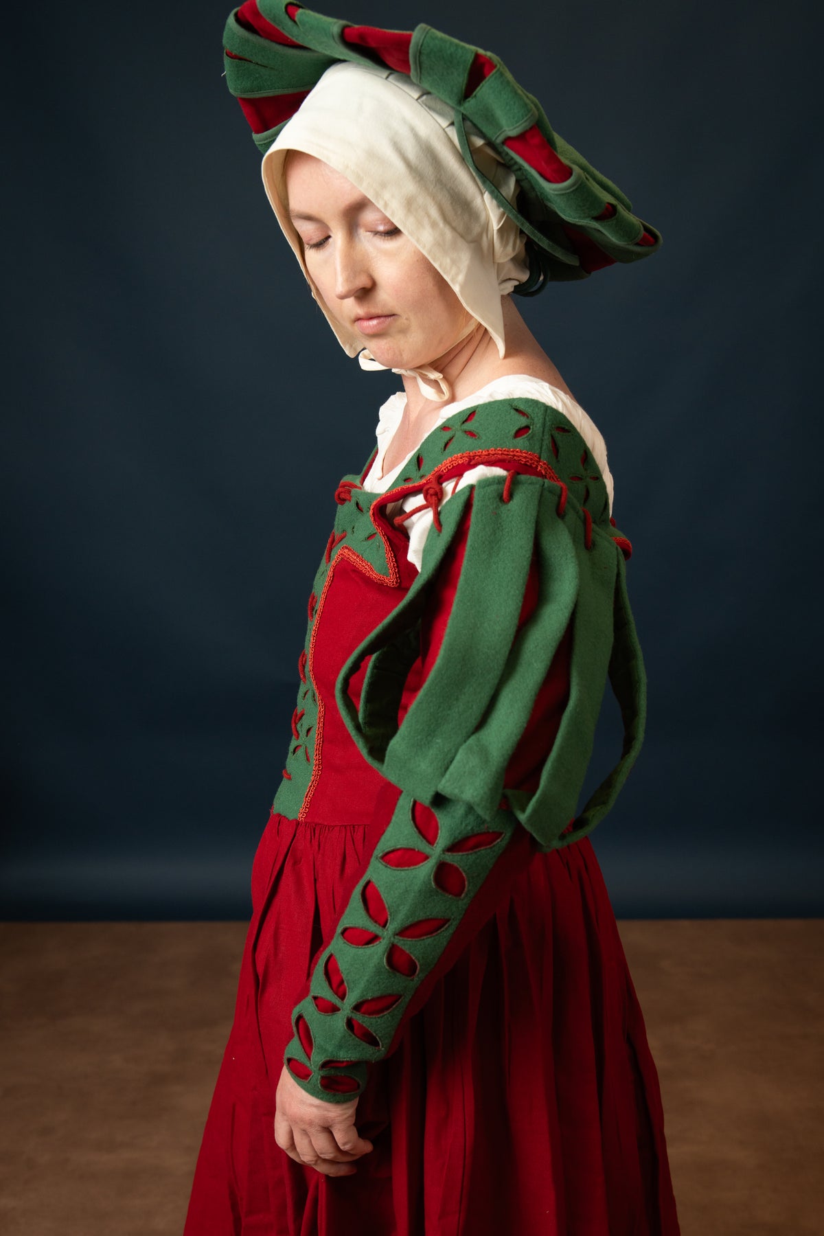 Loose Bloom Sleeve, wool blend, red-green