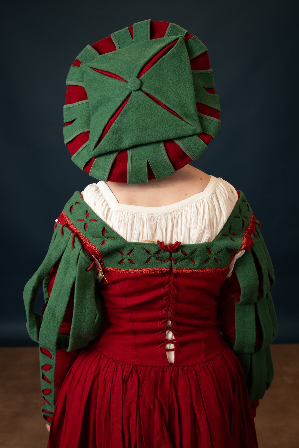 Landsknecht hat, counter beret, wool, green-red