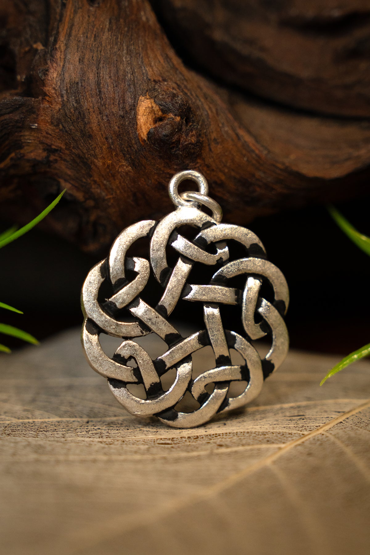 Amulet round Celtic knot, silvered bronze