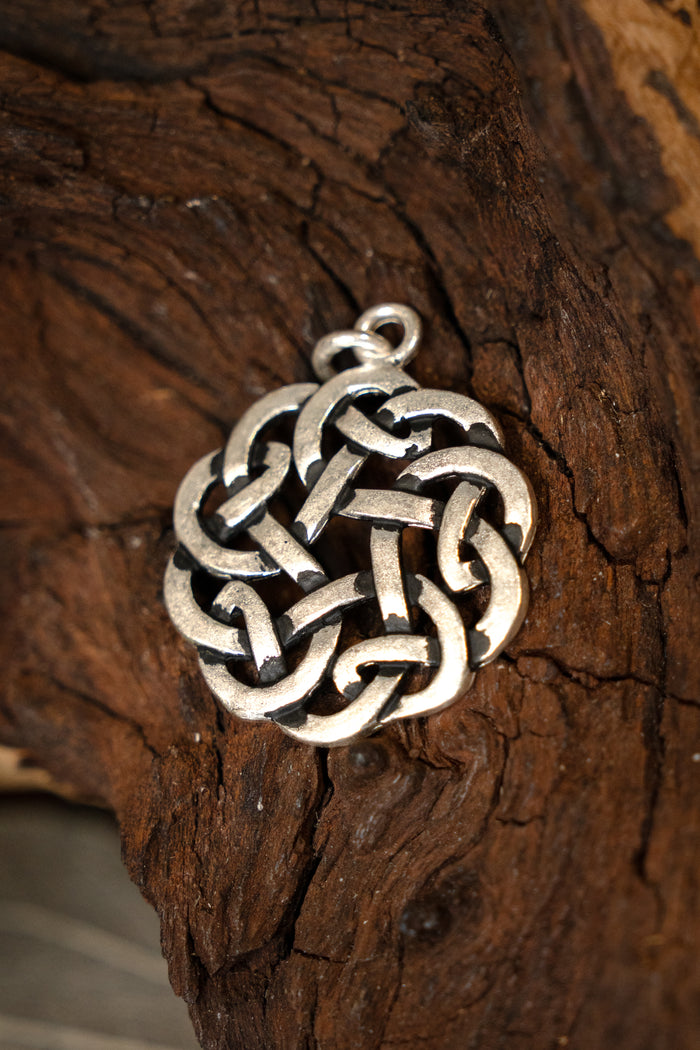 Amulet round Celtic knot, silvered bronze