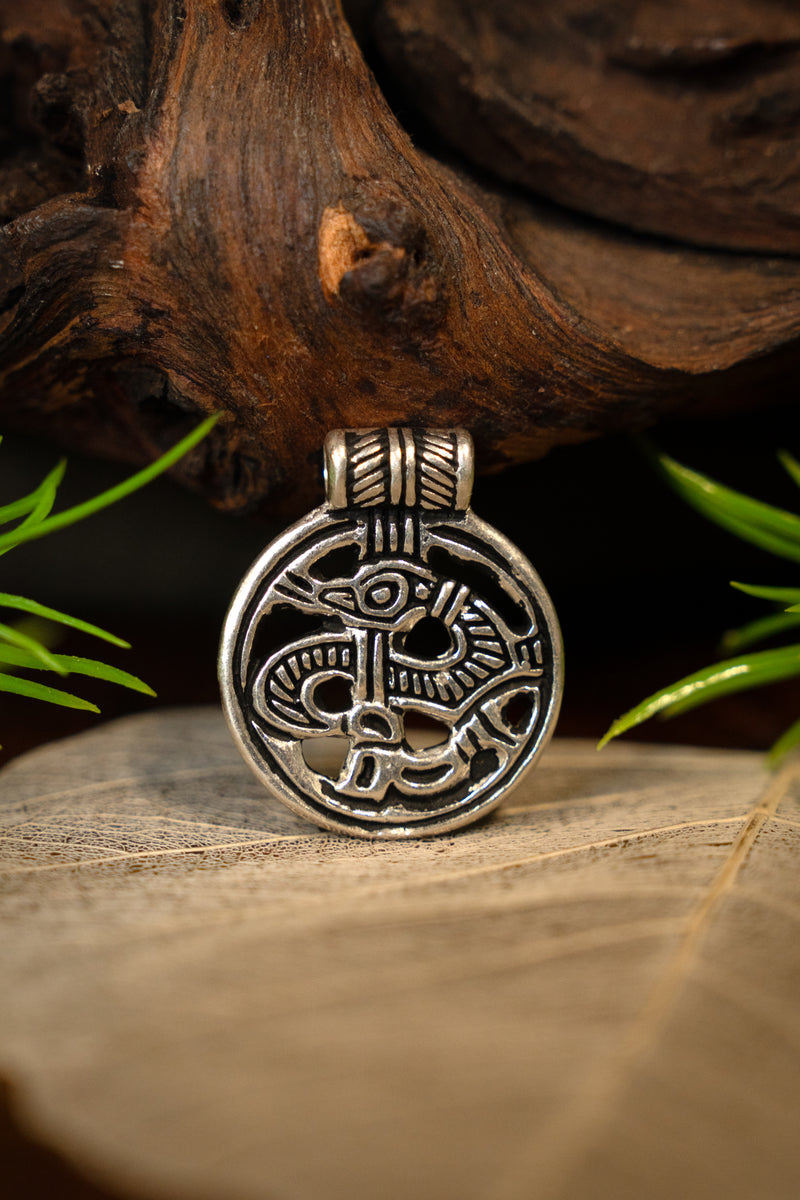 Amuleto de Birka del siglo IX, bronce plateado