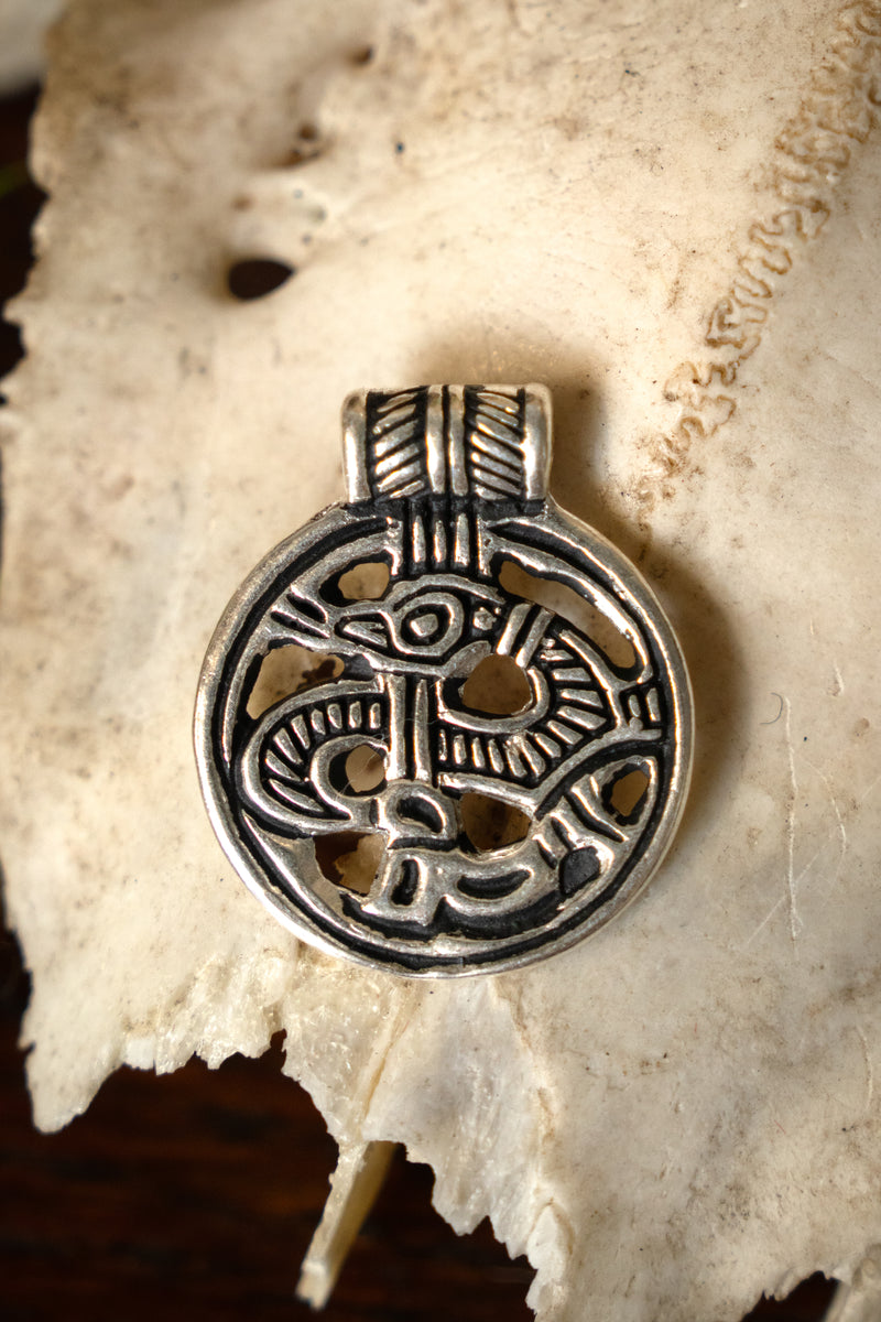 Amuleto de Birka del siglo IX, bronce plateado