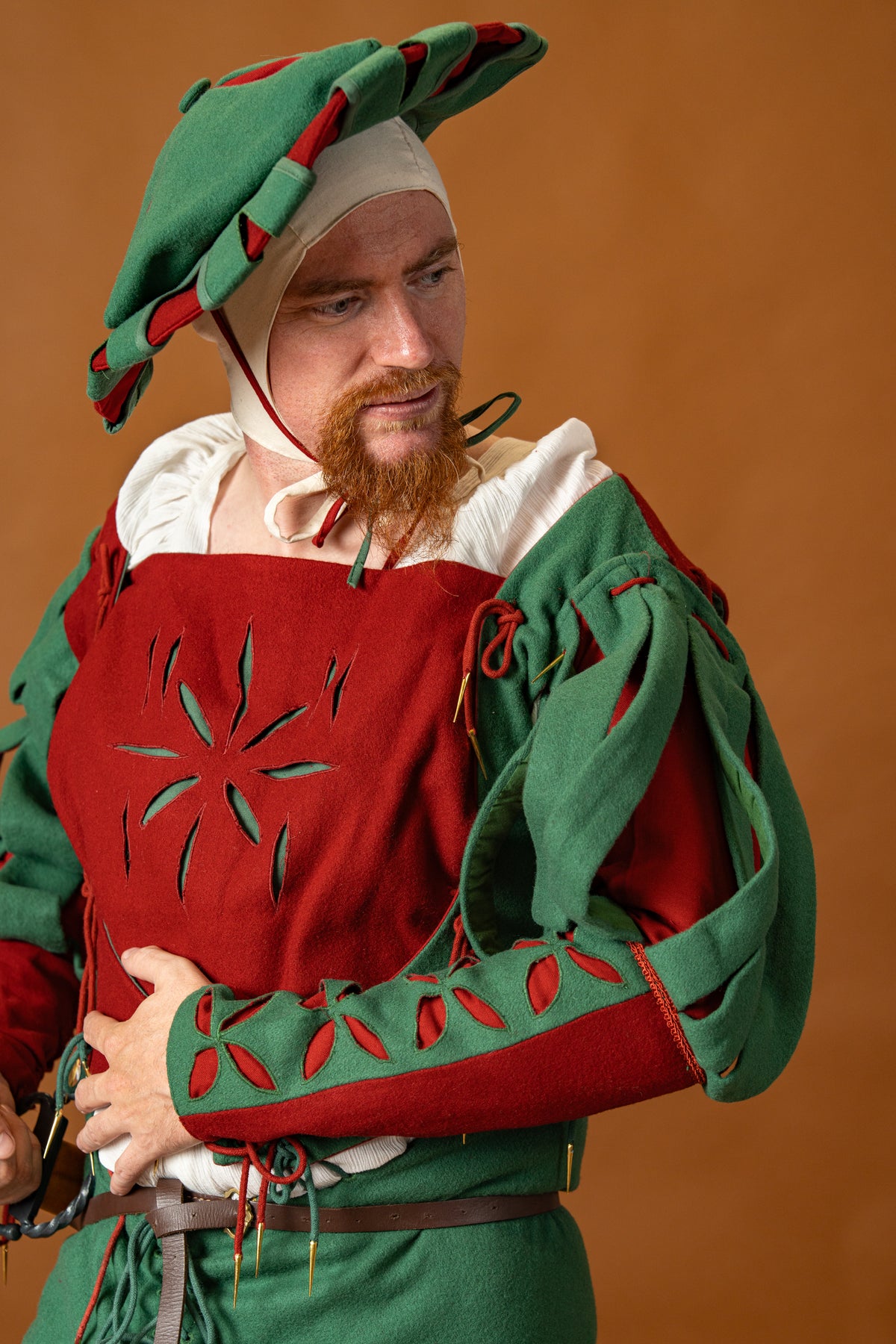 Landsknecht hat, counter beret, wool, green-red