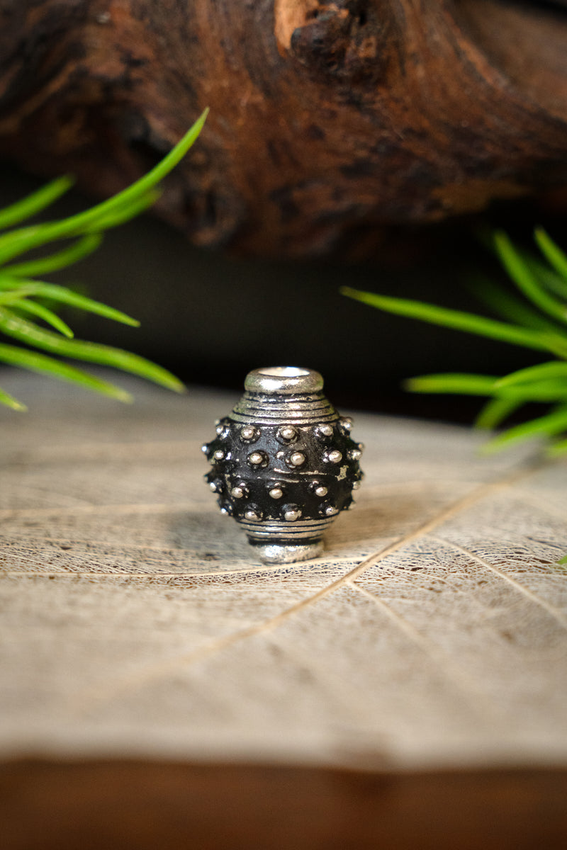 Cuenta de barba vikinga de los siglos IX–X, bronce plateado