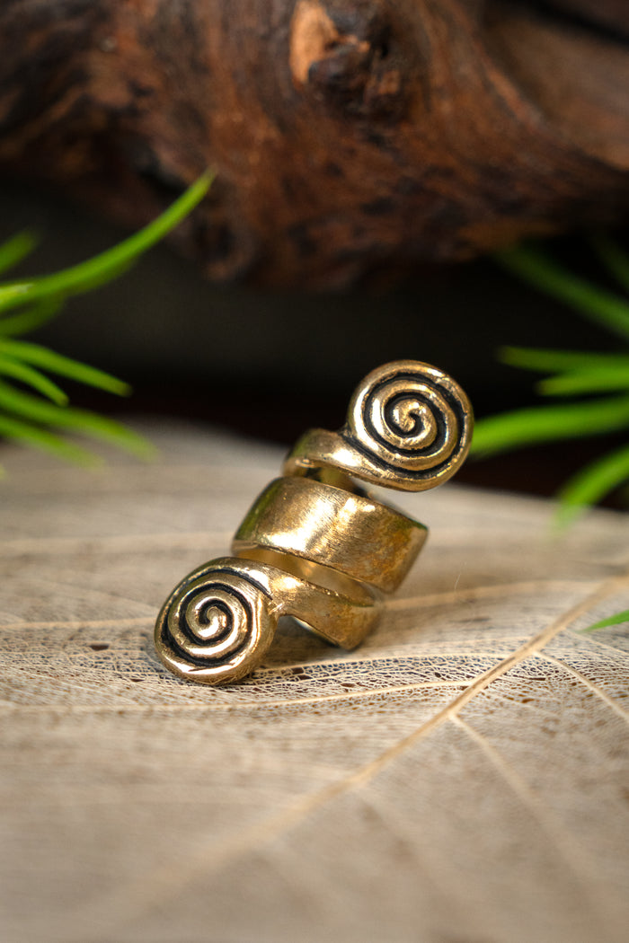 Celtic beard bead with spirals, bronze