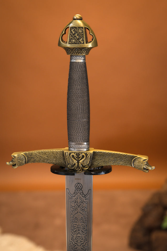 Heraldic sword, semi-sharp