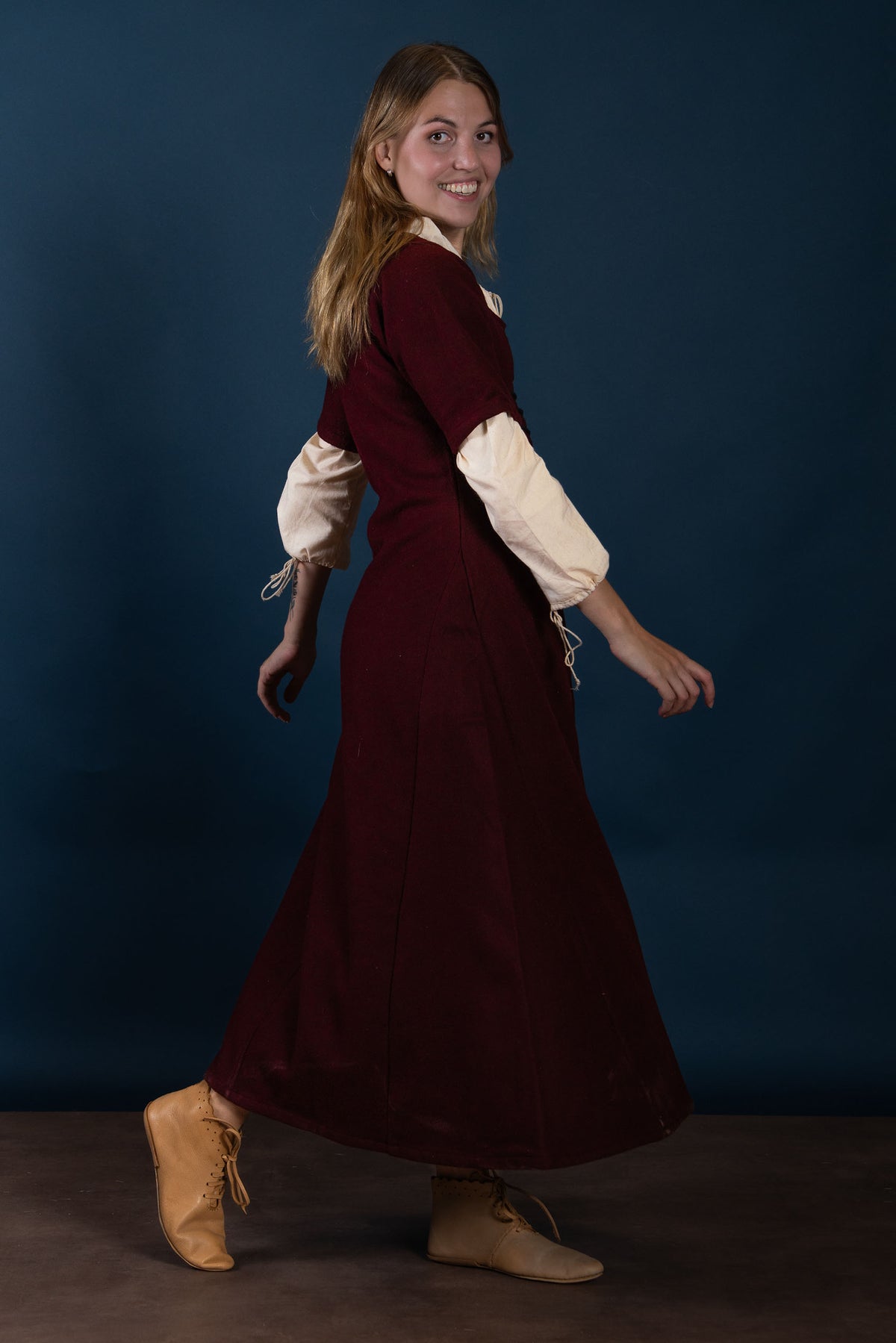 15th century cotehardie, wool, red