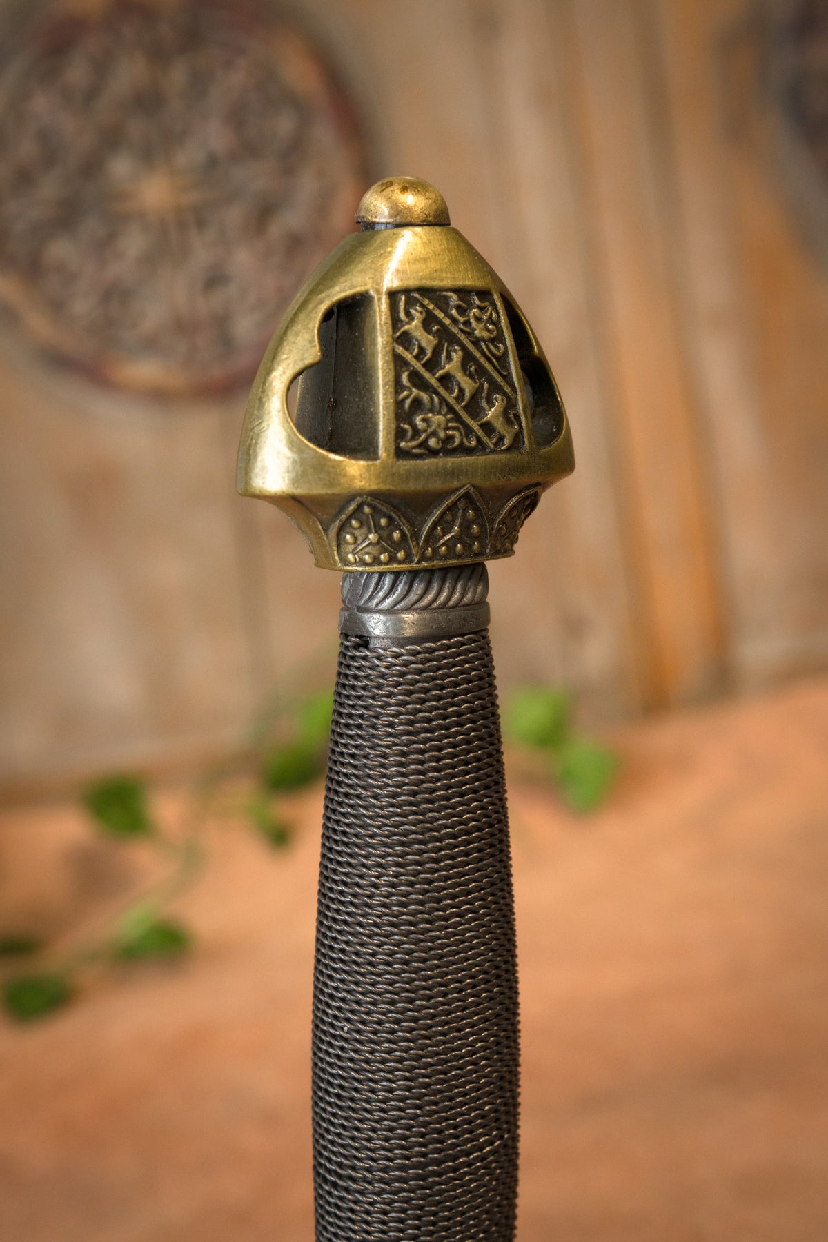 Heraldic sword, semi-sharp