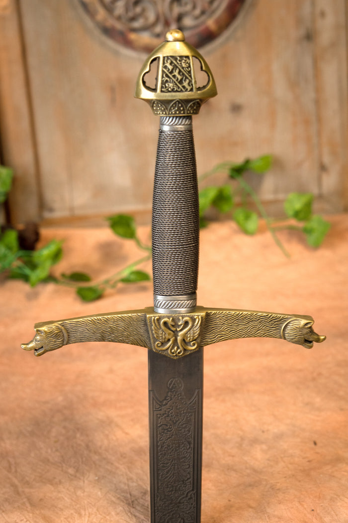 Heraldic sword, semi-sharp