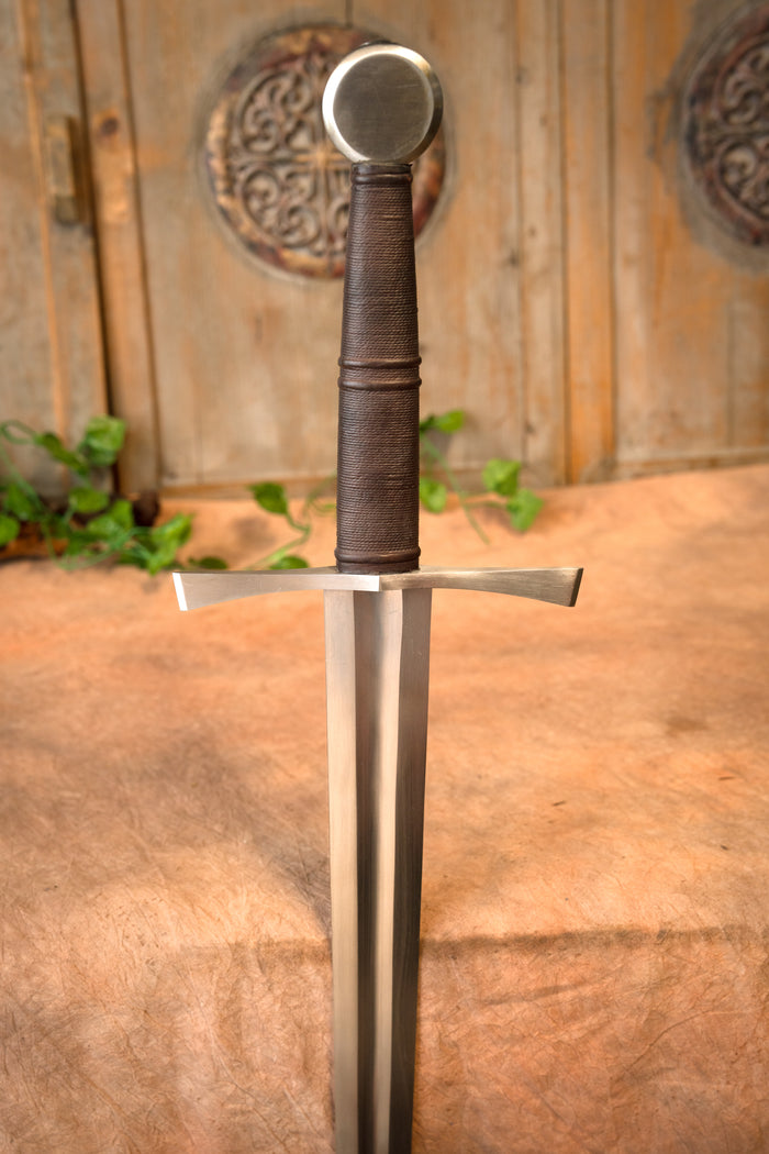 Bastard sword, tempered, semi-sharp