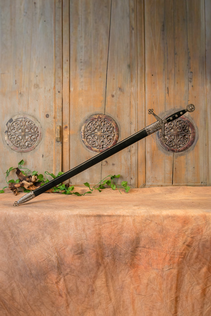 Claymore with scabbard, semi-sharp