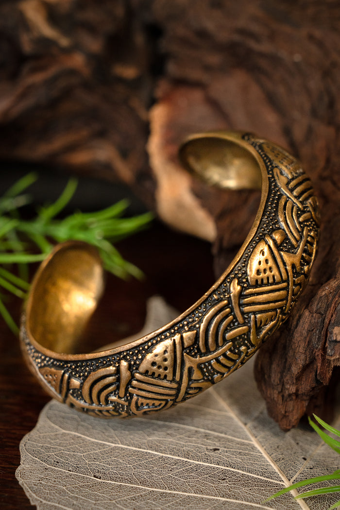 Gaelic bracelet boken of Kells, bronze