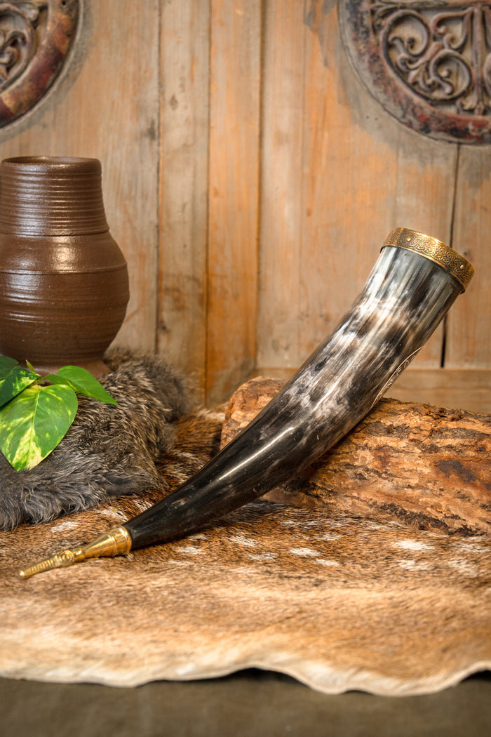 Algiz protection rune drinking horn, 300-500 ml