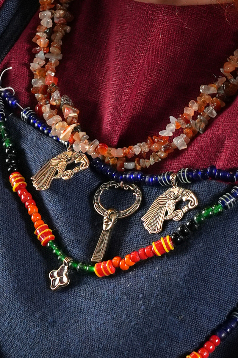 Vikingeamulet med hornet Odin, bronze