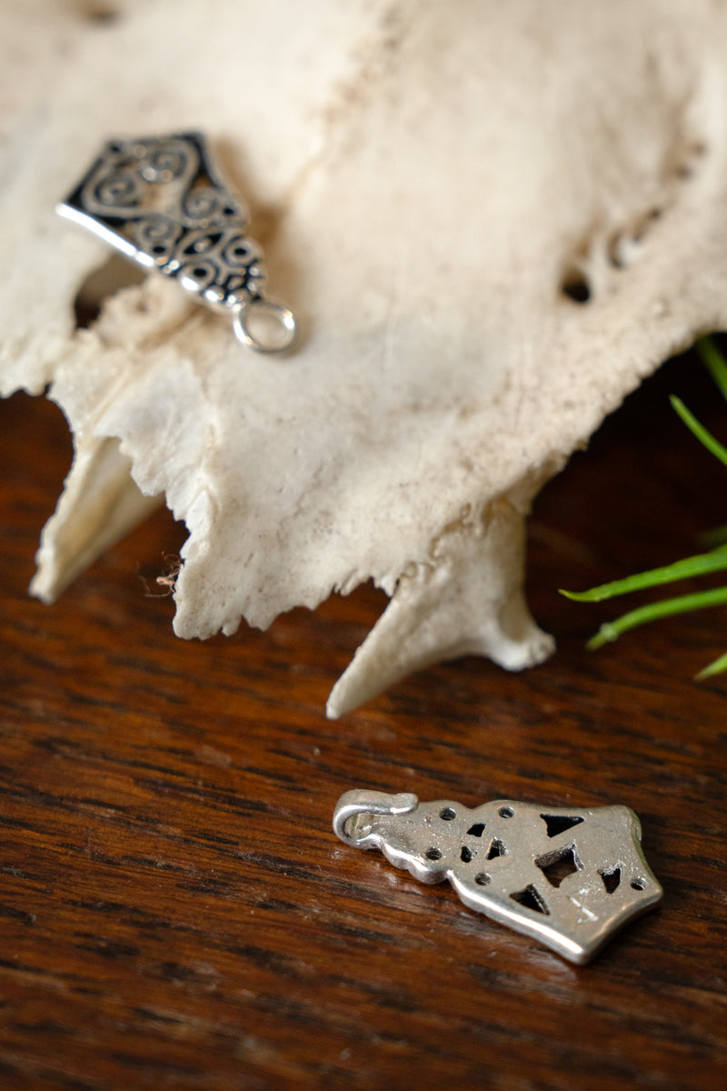 Chiusura avara per mantello, bronzo argentato