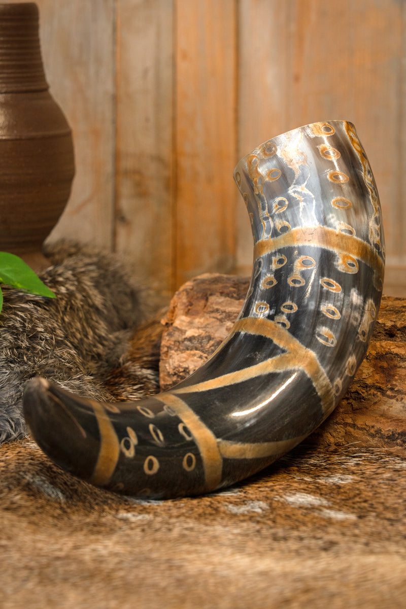 Neolityczny róg do picia, 300–500 ml