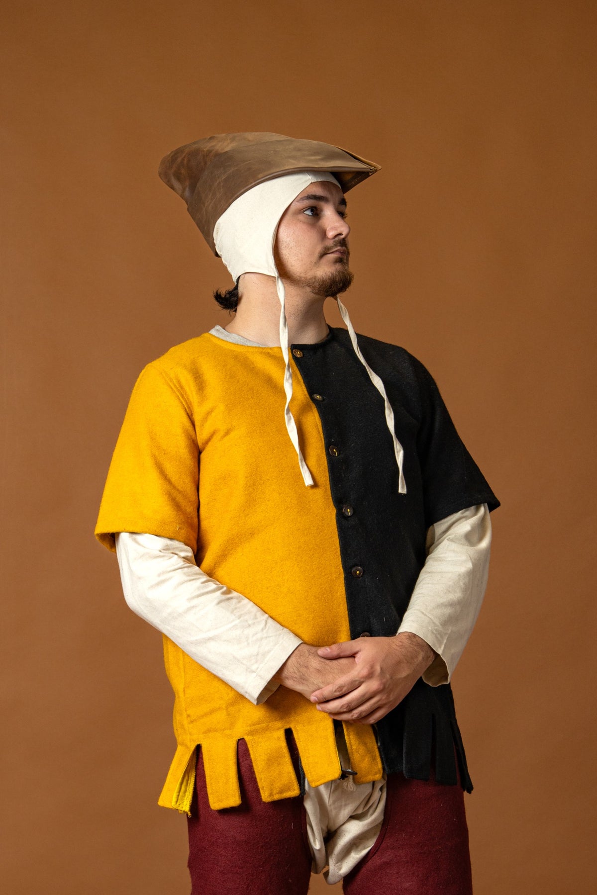 Surcoat Aleran, right side, yellow, wool mix