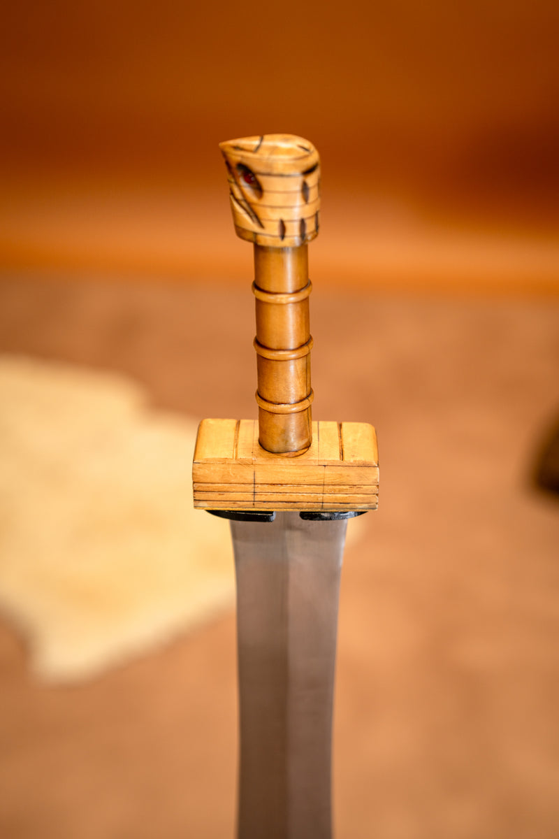 Parazonium, siglo I d.C., semi-afilado