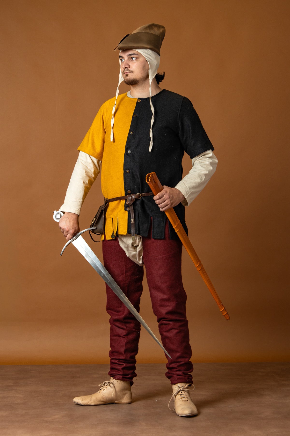 Chausses Bernolf (1300-1500), wool blend, red