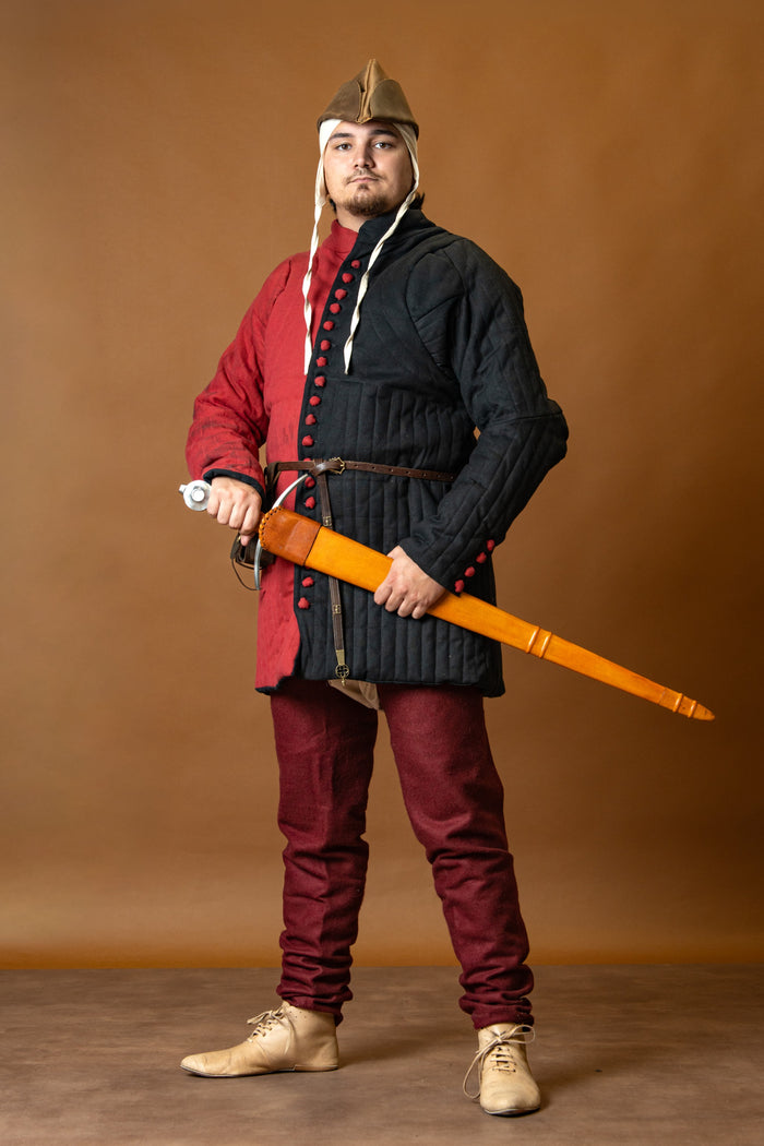 Chausses Bernolf (1300-1500), wool blend, red