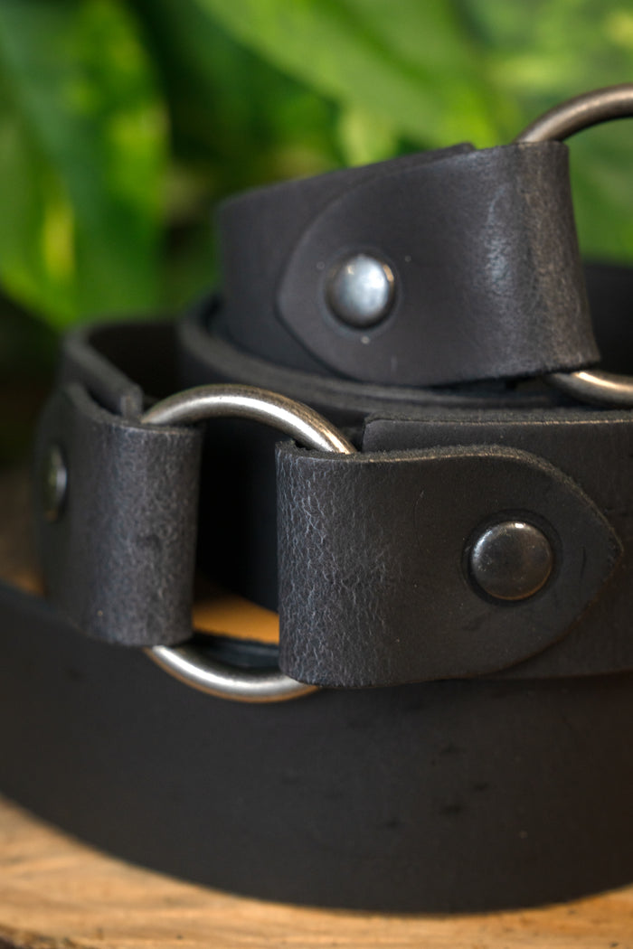 Leather belt with ring buckle, black split leather, 155 cm