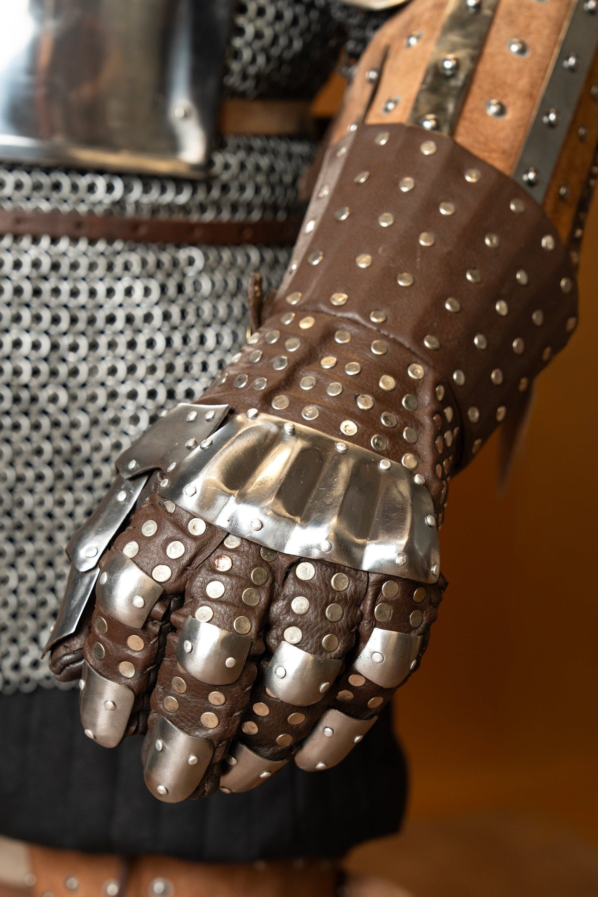 Gauntlets Visby, 14th century, 1 mm