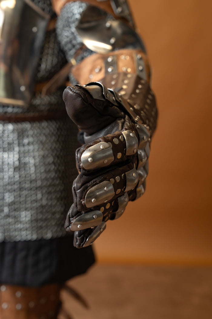Gauntlets Visby, 14th century, 1 mm