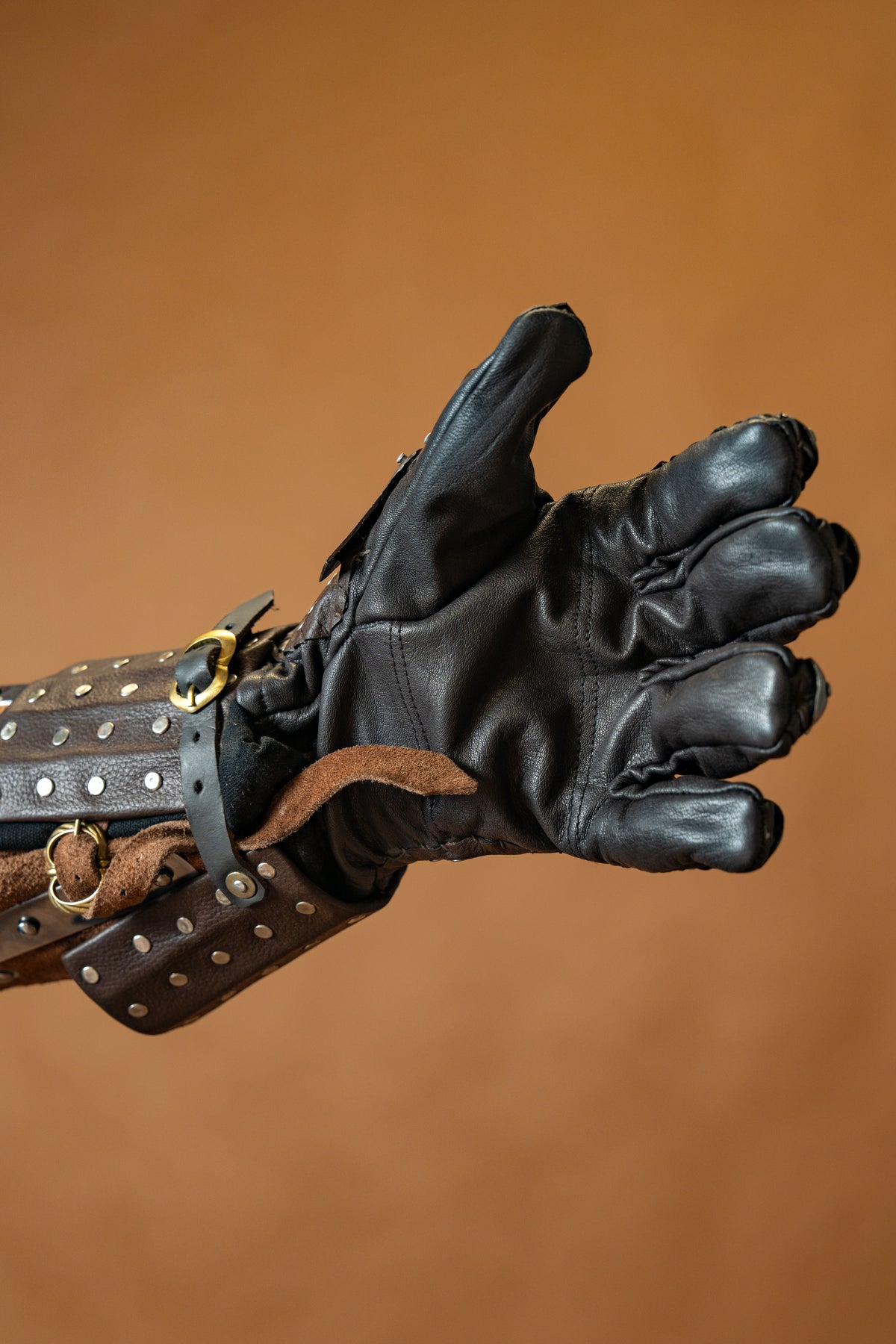 Gauntlets Visby, 14th century, 1 mm