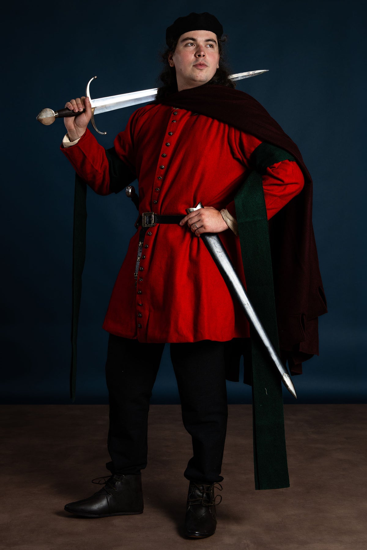 14th century cloak Bockstenman, heuke, wool, bordeaux red