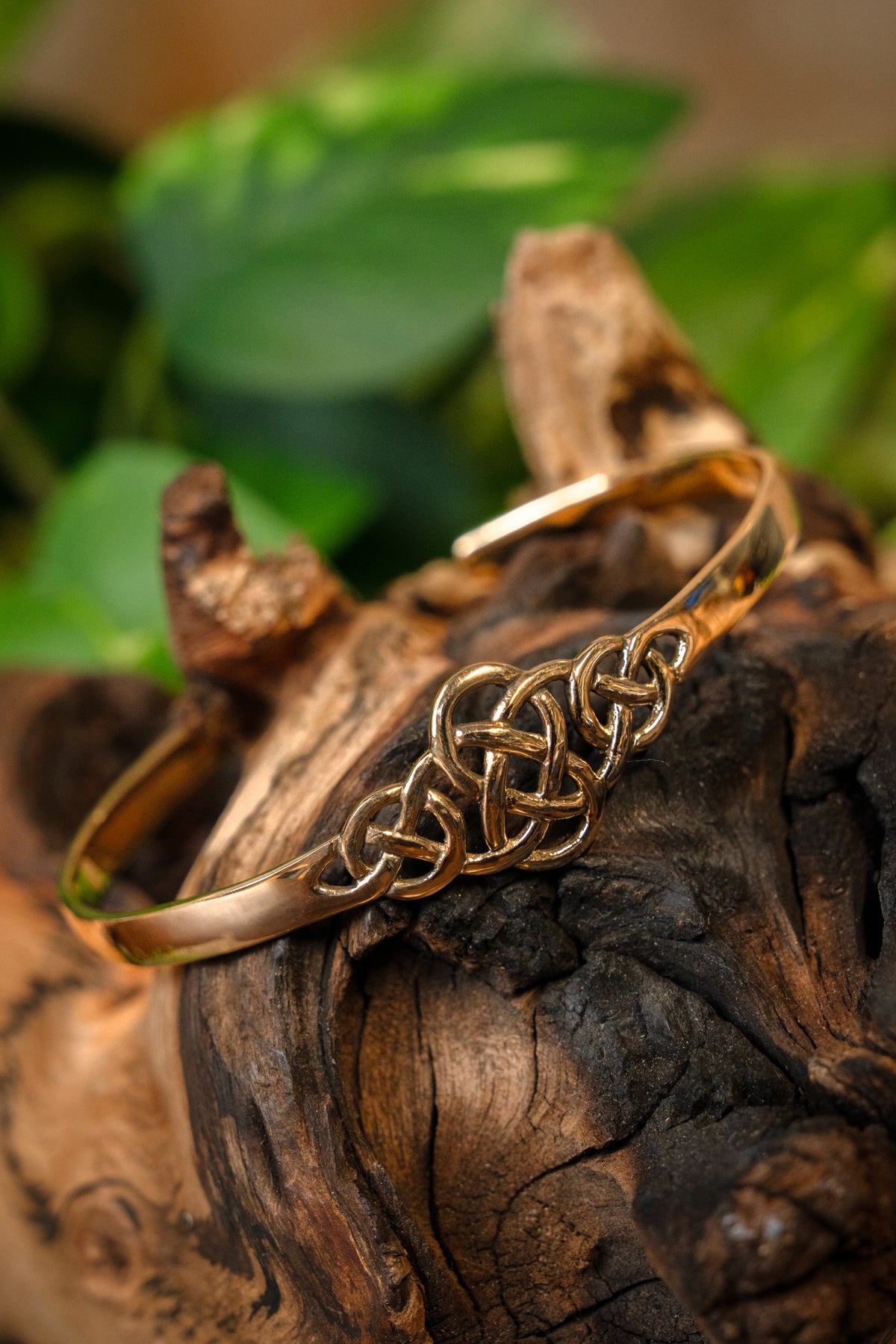 Bracelet with Celtic knot, bronze